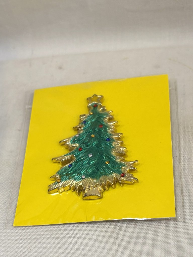 Vtg Jeweled Christmas Tree Pin Brooch